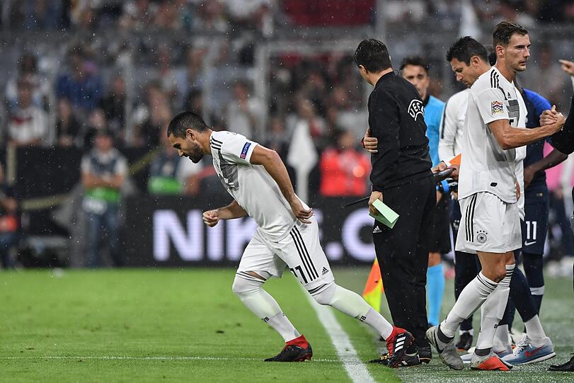 ILKAY GÜNDOGAN - NOTE 3: Vor der WM beim Test in Leverkusen böse ausgepfiffen von den Fans, bei der Einwechslung am Donnerstag ebenfalls mit einigen Pfiffen bedacht.