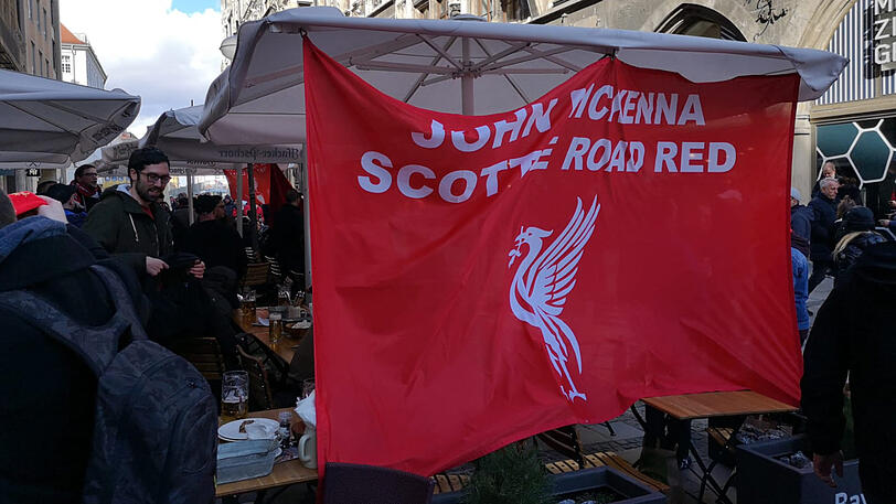 Liverpool-Fans am Marienplatz in München.