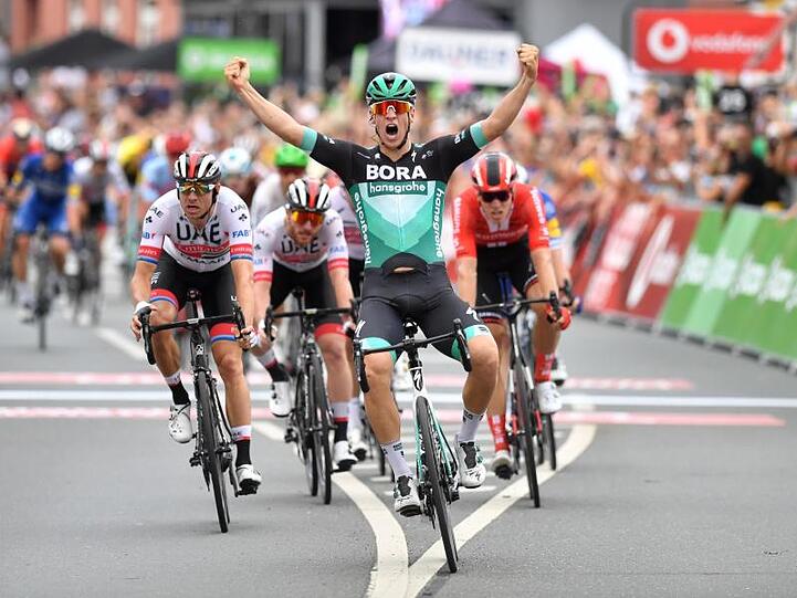 Pascal Ackermann (M) sorgte für das aus deutscher Sicht sportliche Highlight der Heim-Tour.