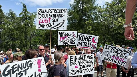 Bei der Demonstration wurde auch Kritik an Deutschland ge&auml;u&szlig;ert.