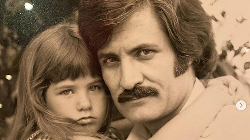 Jennifer Aniston als kleines Mädchen mit ihrem Vater John Aniston