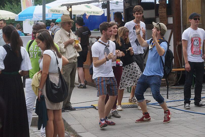 Das Glockenbachfest feiert 20. Geburstag. So bunt war das Straßenfest 2013: Klicken Sie sich durch die Bilder.