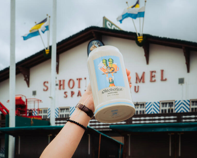 Der offizielle Sammlerkrug für das Oktoberfest 2025 kostet ohne Deckel knapp 35 Euro. Der offizielle Sammlerkrug für das Oktoberfest 2025 kostet ohne Deckel knapp 35 Euro.