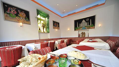 Mehr Platz: Im alten &bdquo;Safran&ldquo; konnte Rony Khandakar nur 40 Gäste begrüßen, nun sind es 80. Blick in sein neues Restaurant an der Steinstraße 79.