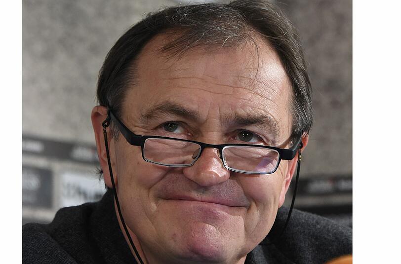 Ewald Lienen ist nicht begeistert vom Trainerwechsel in München.