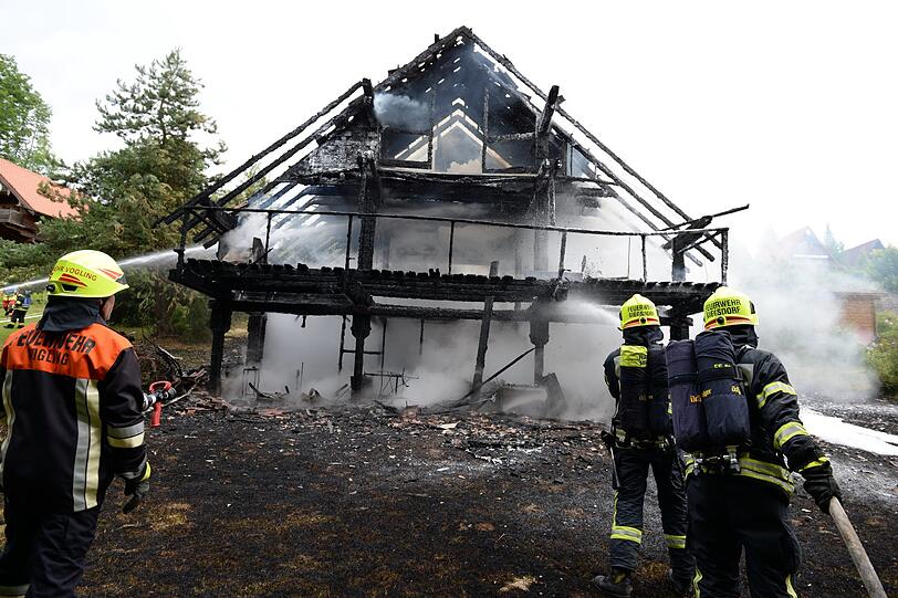 Rund 60 Feuerwehrleute waren bei dem Brand im Einsatz.