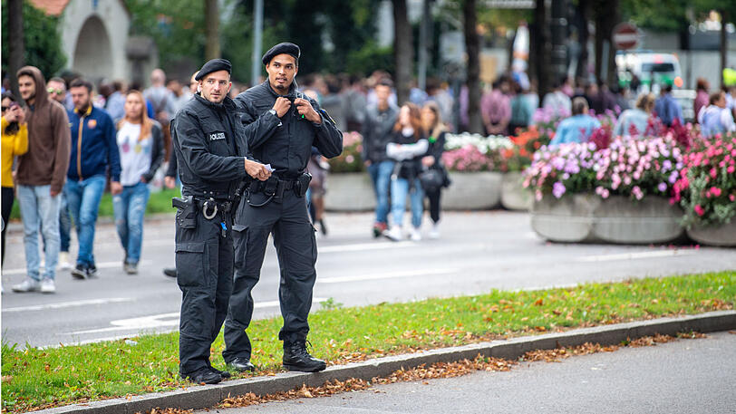Die Polizei ist mit rund 600 Beamten im Einsatz.