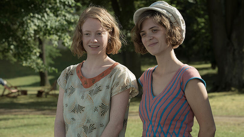 Babylon Berlin: Greta (LEONIE BENESCH) und Charlotte (LIV LISA FRIES)