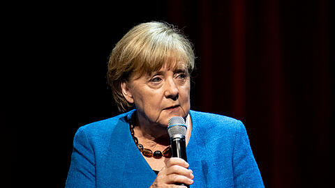 Angela Merkel im Gespräch mit "Spiegel"-Autor Alexander Osang