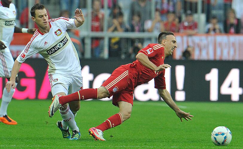 FRANCK RIBERY: Und was der Mann wieder für eine Lust aufs Kicken hat. Simple, aber effektive Vorbereitung per Easy-Haken vor dem 1:0 durch Müller. Sonst? Alles im Programm im Zirkus Franck: Übersteiger, Hacke, Beinschuss. Note 2