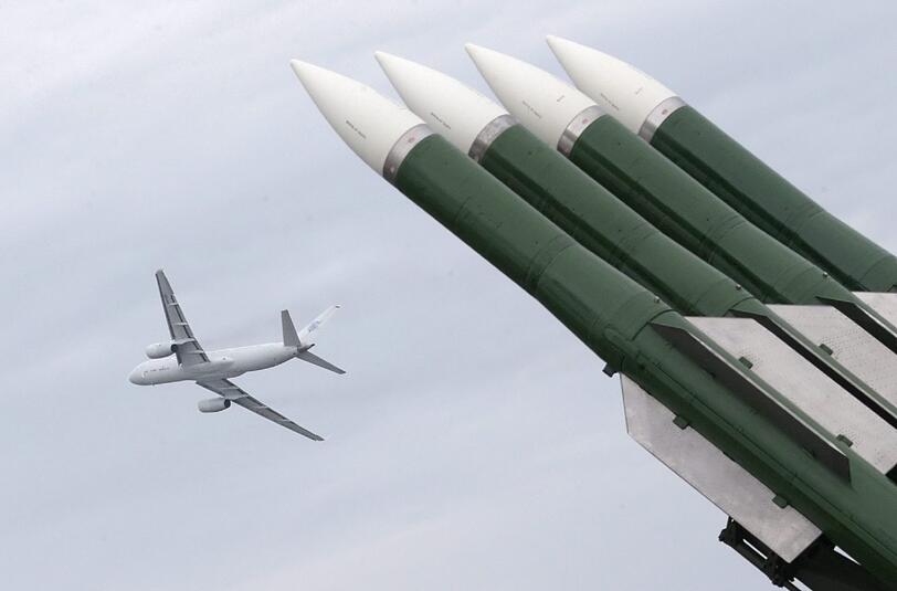 Dunkle Zeiten für den Luftverkehr. Drei Flugzeugunglücke in einer Woche.