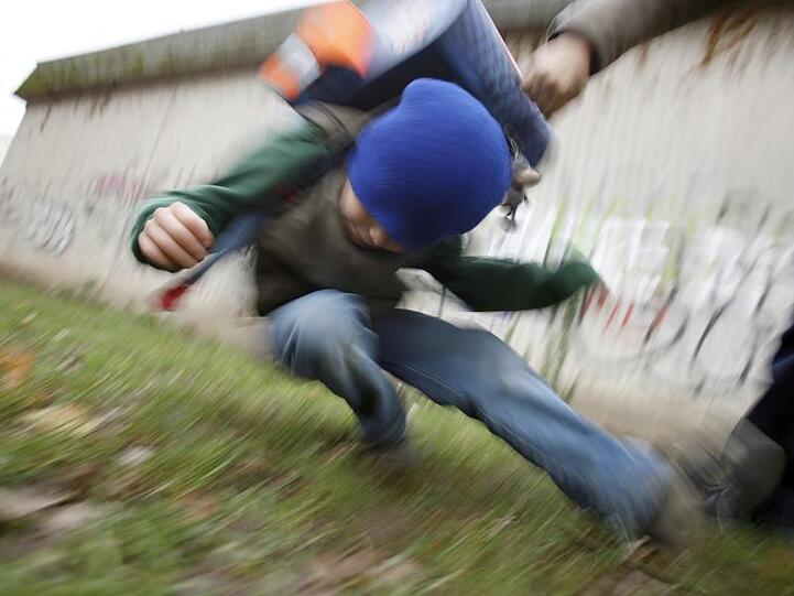 Laut einer aktuellen Studie fühlen sich viele Kinder und Jugendliche in der Schule nicht sicher.