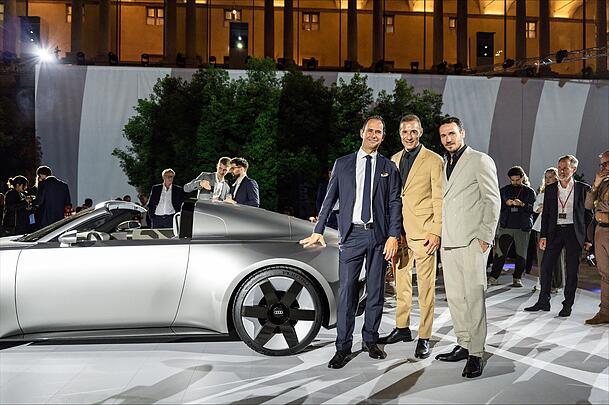 Kai Pflaume (M.) und Felix Neureuther (re.) mit Audi-Vorstand für Vertrieb und Marketing Marco Schubert (li.). Kai Pflaume (M.) und Felix Neureuther (re.) mit Audi-Vorstand für Vertrieb und Marketing Marco Schubert (li.).