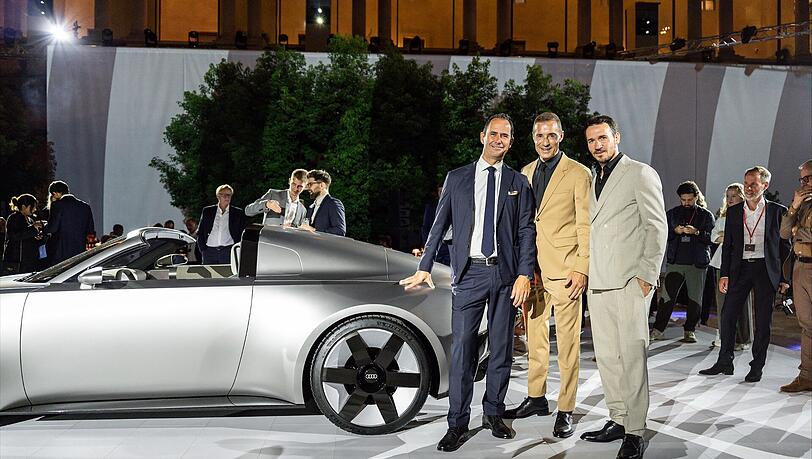 Kai Pflaume (M.) und Felix Neureuther (re.) mit Audi-Vorstand für Vertrieb und Marketing Marco Schubert (li.). Kai Pflaume (M.) und Felix Neureuther (re.) mit Audi-Vorstand für Vertrieb und Marketing Marco Schubert (li.).