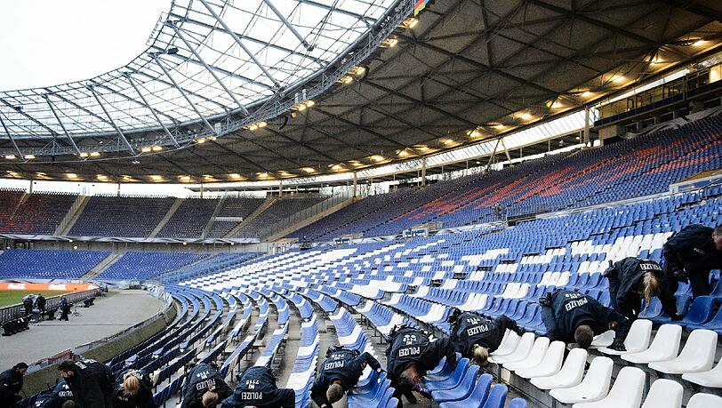 Die Fans bekommen das Eintrittsgeld zurück. Die Fans bekommen das Eintrittsgeld zurück.