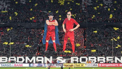 Superhelden der Fans des FC Bayern: Franck Ribéry (li.) und Arjen Robben, hier als Choreo.