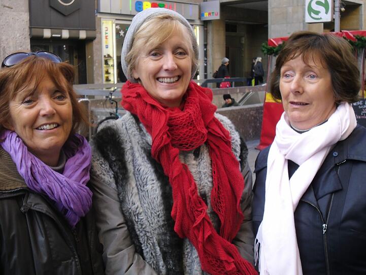 Sheyle McKevitt (62), Rentnerin: &bdquo;Zusammen mit meinen zwei Schwestern wünsche ich mir eine Reise. Wir würden wahnsinnig gerne mal Paris sehen, oder Rom. Großartige Städte müssen das sein! Wir reisen jedes Jahr und freuen uns auf diese Orte. Auch toll, aber zugegebenermaßen ein wenig teuer, wäre ein Sportwagen &ndash; am liebsten ein BMW.&ldquo;