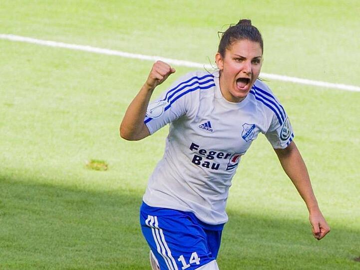 Jovana Damnjanovic jubelt. Foto: Rolf Vennenbernd/Archiv
