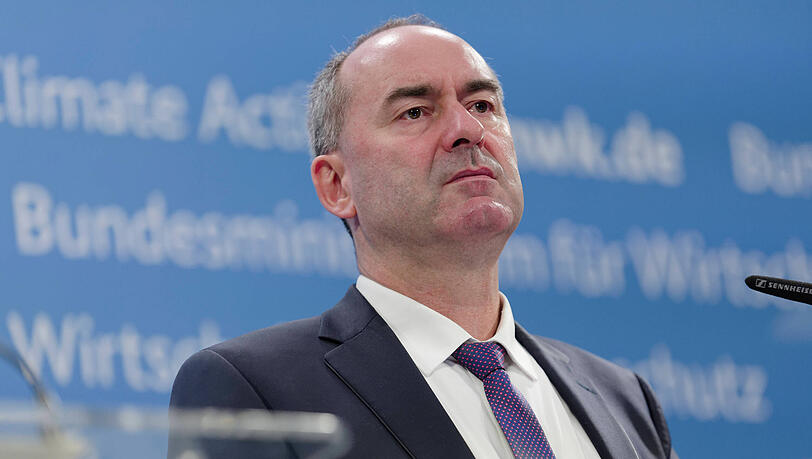 Freie-Wähler-Chef Hubert Aiwanger holt zum Rundumschlag gegen seine Kritiker aus.