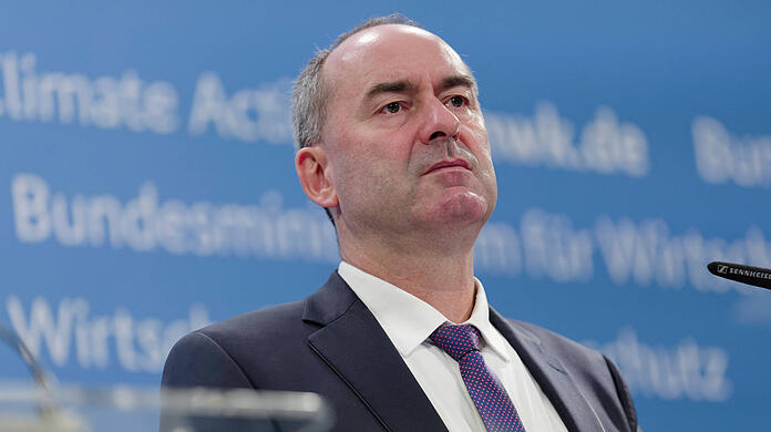 Freie-Wähler-Chef Hubert Aiwanger holt zum Rundumschlag gegen seine Kritiker aus.