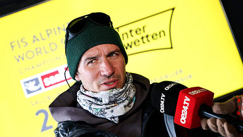 Felix Neureuther verzweifelt an einer Frage zum Thema Ski-WM.