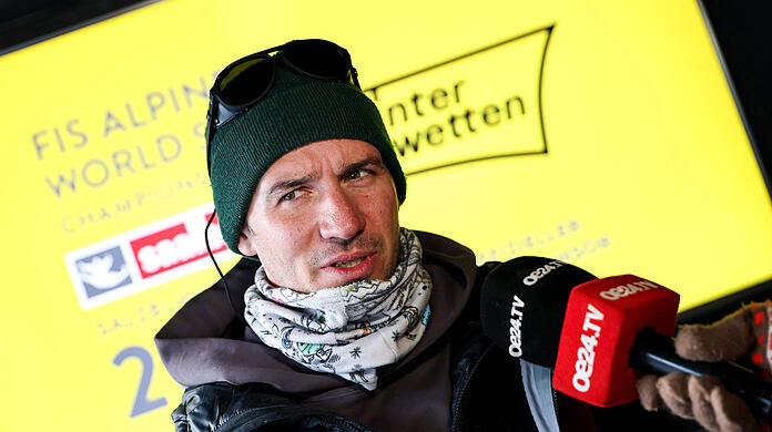 Felix Neureuther verzweifelt an einer Frage zum Thema Ski-WM.