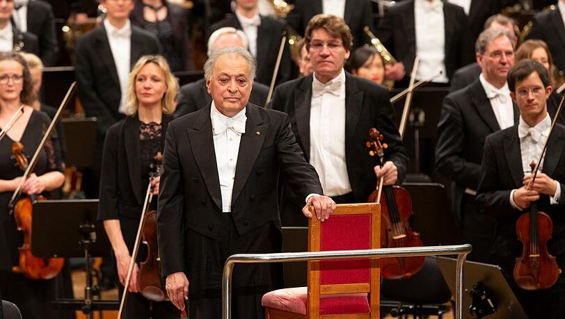 Zubin Mehta dirigierte Mahlers Symphonie Nr. 2, die „Auferstehungssymphonie“ in Erinnerung an Mariss Jansons im Gasteig. Zubin Mehta dirigierte Mahlers Symphonie Nr. 2, die „Auferstehungssymphonie“ in Erinnerung an Mariss Jansons im Gasteig.