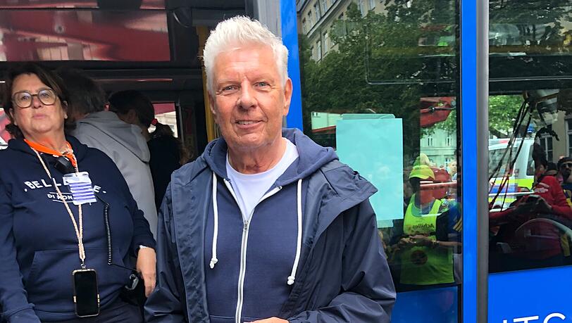Alt-OB Dieter Reiter &uuml;bergibt den symbolischen Staffelstab.