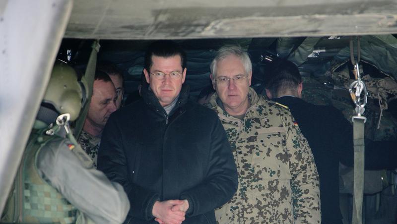 Karl-Theodor zu Guttenberg - hier bei einem früheren Besuch in Afghanistan. Karl-Theodor zu Guttenberg - hier bei einem früheren Besuch in Afghanistan.