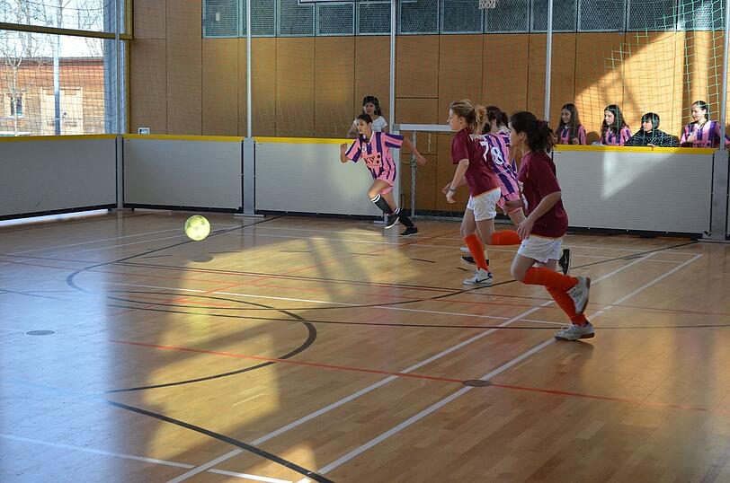KJR-Hallenfußballcup: Neben den Spielklassen Kinder, Teenager und Jugendliche gibt es auch die Spielklasse &bdquo;Girls&ldquo;.