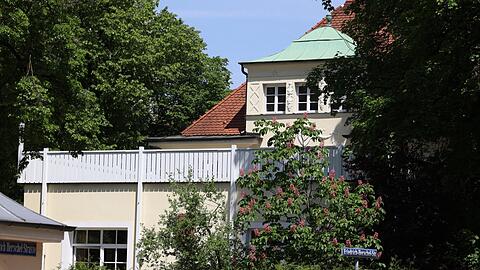 Zum Corpshaus gehört eine große Terrasse. Sie geht zur Rauchstraße raus.