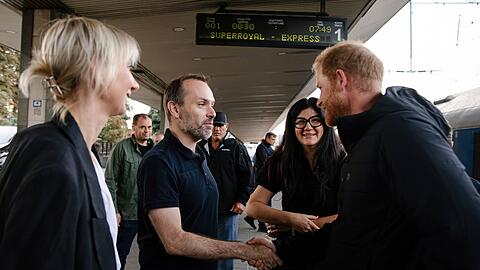 Der zweite Besuch in der Ukraine in nur wenigen Monaten: Prinz Harry besucht Kiew.