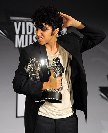 Auch Lady Gaga konnte stolz mit ihren Awards glänzen...oder besser: posen.