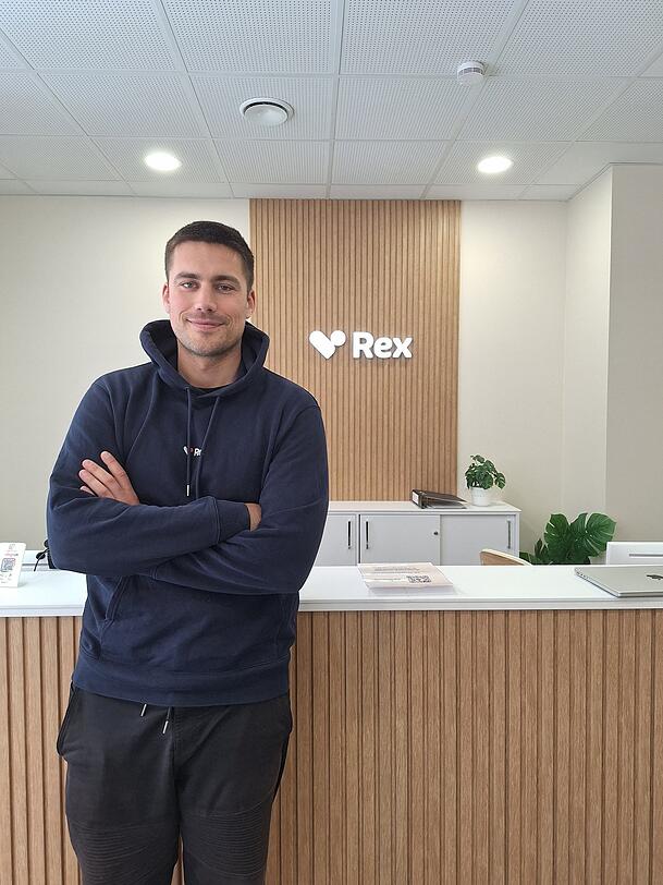 Jonathan Loesing ist der Chef und Mitgründer des Tierarztpraxen-Start-ups Rex. Jonathan Loesing ist der Chef und Mitgründer des Tierarztpraxen-Start-ups Rex.