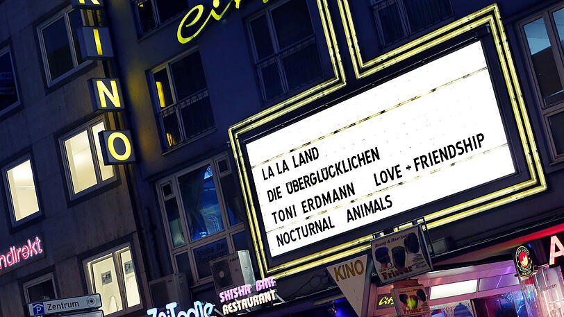 Ein Hauch von New York? Impressionen von der Schwanthalerstraße zur Blauen Stunde, fotografisch eingefangen von Stadtspaziergänger Sigi Müller.