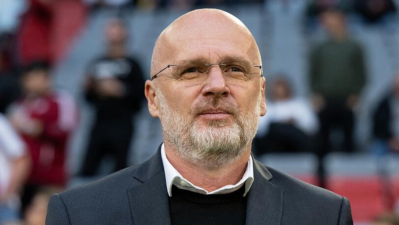 Michal Bilek kommt vor dem Spiel am 04.10. ins Stadion.