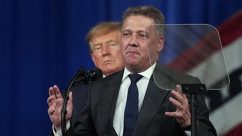 Audi k&auml;mpft mit den Folgen einbrechender Abs&auml;tze in China und den USA - Unternehmenschef Gernot D&ouml;llner mit den Folgen eines gemeinsamen Auftritts mit Donald Trump. (Archivbild)