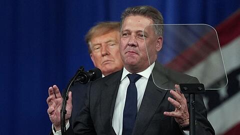 Audi k&auml;mpft mit den Folgen einbrechender Abs&auml;tze in China und den USA - Unternehmenschef Gernot D&ouml;llner mit den Folgen eines gemeinsamen Auftritts mit Donald Trump. (Archivbild)