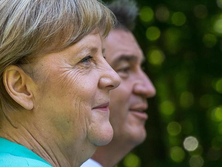 Bundeskanzlerin Angela Merkel (CDU) und Markus Söder (CSU), Ministerpräsident von Bayern. Foto: Peter Kneffel/dpa/Pool/dpa