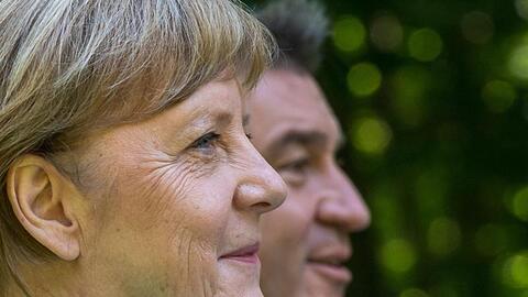 Bundeskanzlerin Angela Merkel (CDU) und Markus Söder (CSU), Ministerpräsident von Bayern. Foto: Peter Kneffel/dpa/Pool/dpa