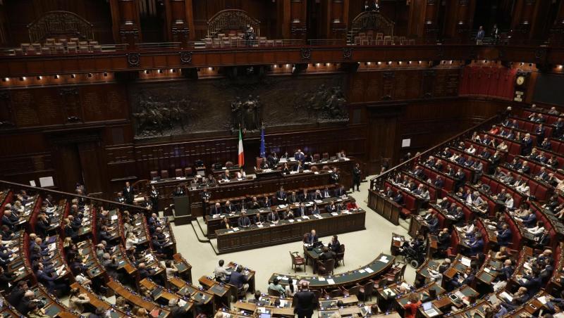 Bei der ganztägigen Sitzung im Abgeordnetenhaus in Rom sprach sich das Kabinett für Giuseppe Conte aus. Bei der ganztägigen Sitzung im Abgeordnetenhaus in Rom sprach sich das Kabinett für Giuseppe Conte aus.