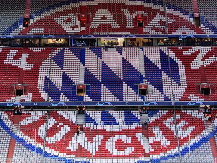 Rekordmeister FC Bayern spielt in der weltweiten Fußball-Geldrangliste weiter vorne mit.