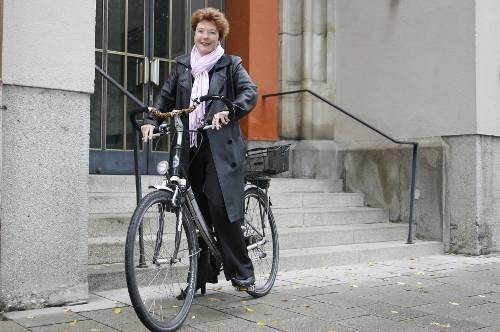 Stadtdekanin Barbara Kittelbacher macht immer alle Fahrten mit dem Rad.