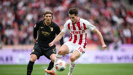 Jakub Kaminski (r) hatte in der ersten Halbzeit die beste Chance für Köln.