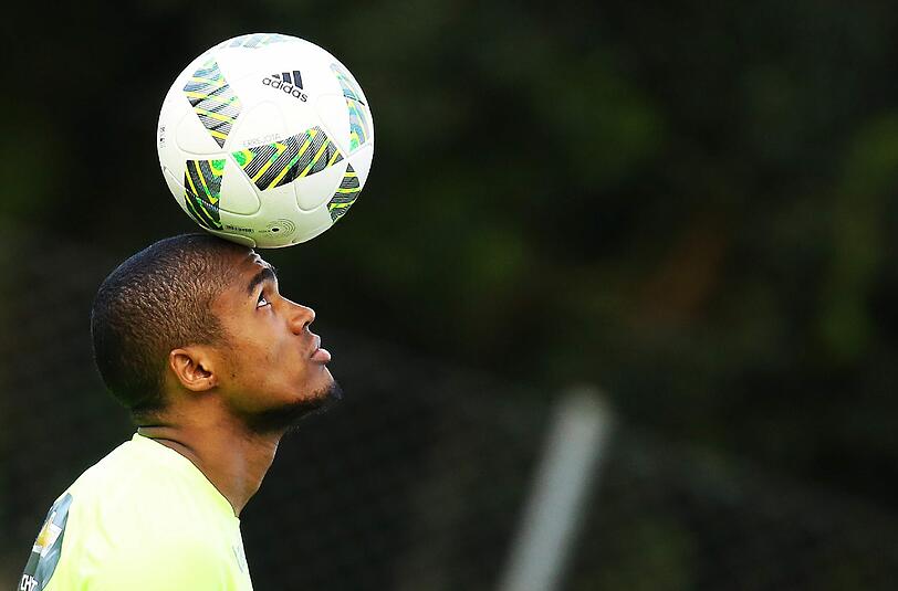 Douglas Costa ist für Brasiliens "Selecao" im Einsatz.