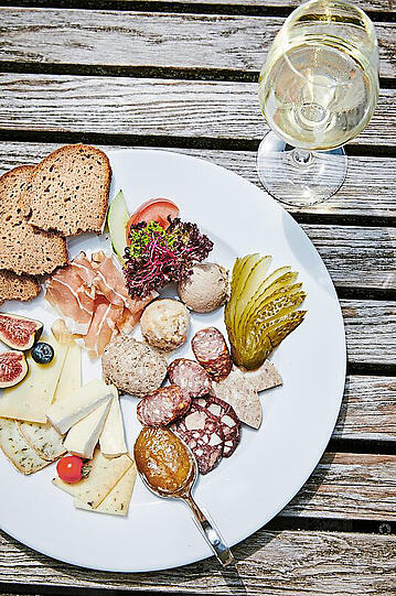 Zum Genießen: Die Häckerbrotzeit der "Vinothek Iphofen"