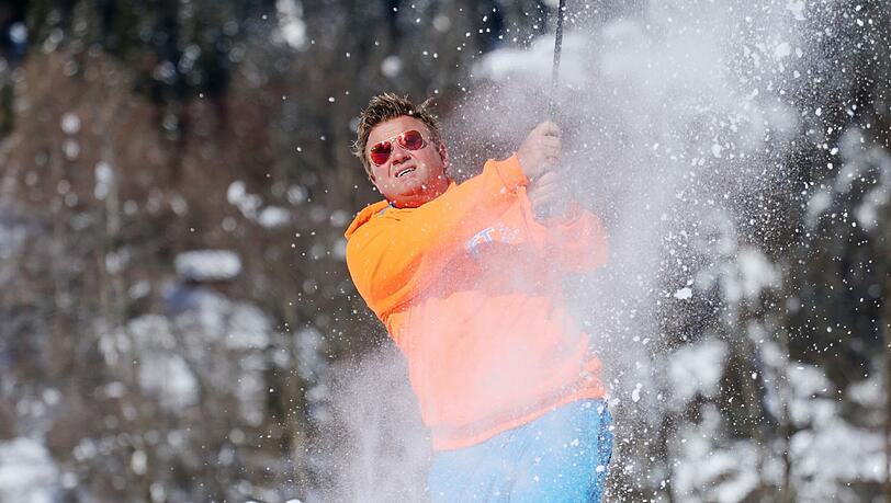 Doppelweltmeister im Snowgolf: Adi Hengstberger. Doppelweltmeister im Snowgolf: Adi Hengstberger.