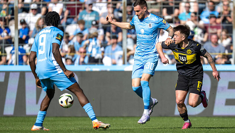 Dickson Abiama (l.) und Maximilian Wolfram (Mitte) im Ligaspiel gegen Borussia Dortmund II. Dickson Abiama (l.) und Maximilian Wolfram (Mitte) im Ligaspiel gegen Borussia Dortmund II.