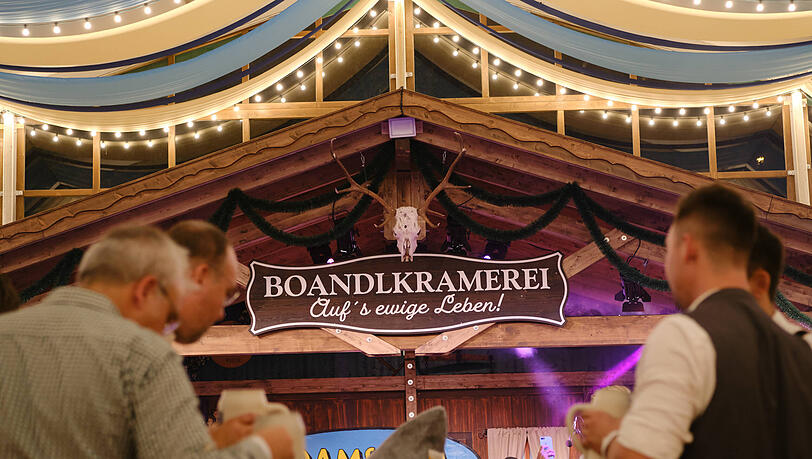 Die Boandlkramerei ist zum zweiten Mal auf der Oidn Wiesn. Die Boandlkramerei ist zum zweiten Mal auf der Oidn Wiesn.