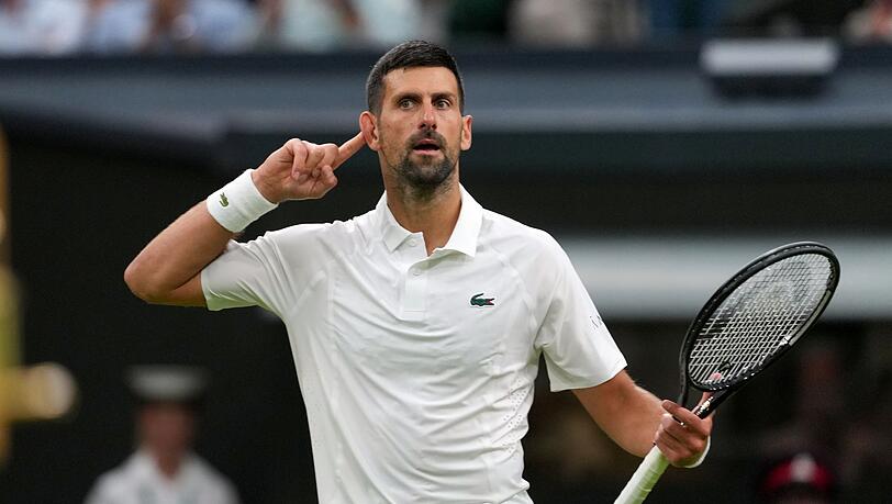 Der siebenmalige Wimbledonsieger Novak Djokovic zitterte in seinem Auftaktmatch. Der siebenmalige Wimbledonsieger Novak Djokovic zitterte in seinem Auftaktmatch.